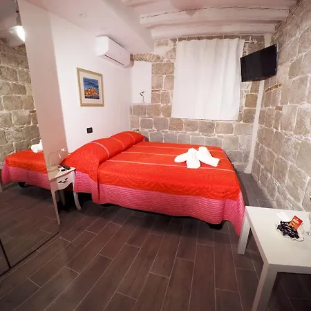 Apartman Plaza Stone Split