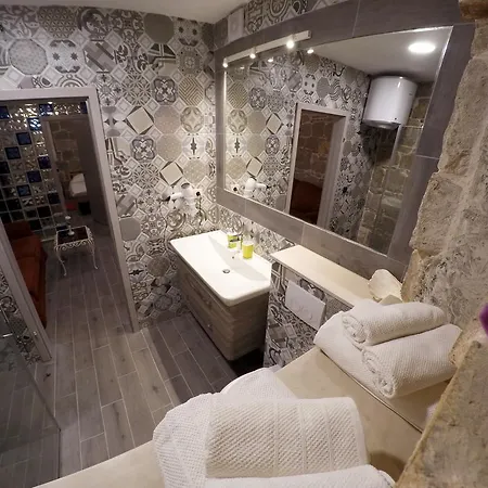 Plaza Stone Apartment